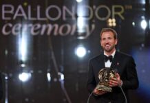 Harry Kane reçoit le prix du meilleur buteur mondial lors de la cérémonie du Ballon d’Or à Londres Harry Kane reçoit le prix du meilleur buteur du monde lors de la cérémonie du Ballon d'Or 2026 à Londres