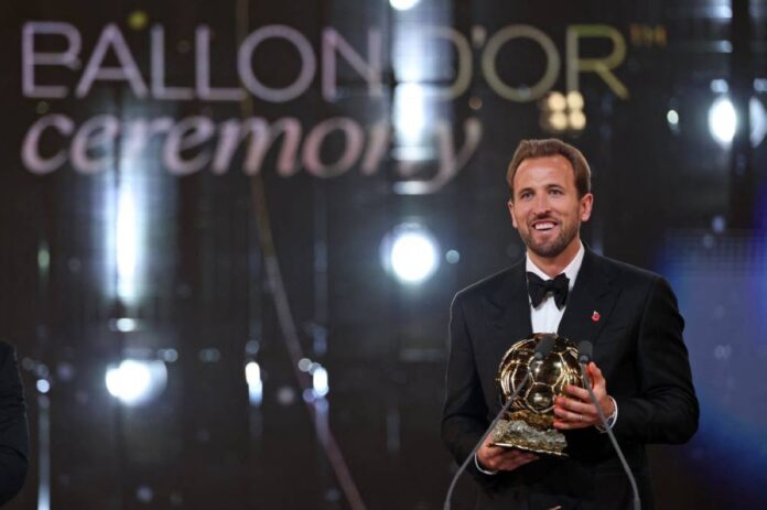 harry-kane-remporte-le-titre-de-2 Harry Kane reçoit le prix du meilleur buteur du monde lors de la cérémonie du Ballon d'Or 2026 à Londres