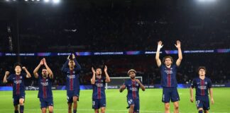 لاعبو باريس سان جيرمان يحتفلون بهدف أمام برشلونة في رابطة الأبطال الأوروبية